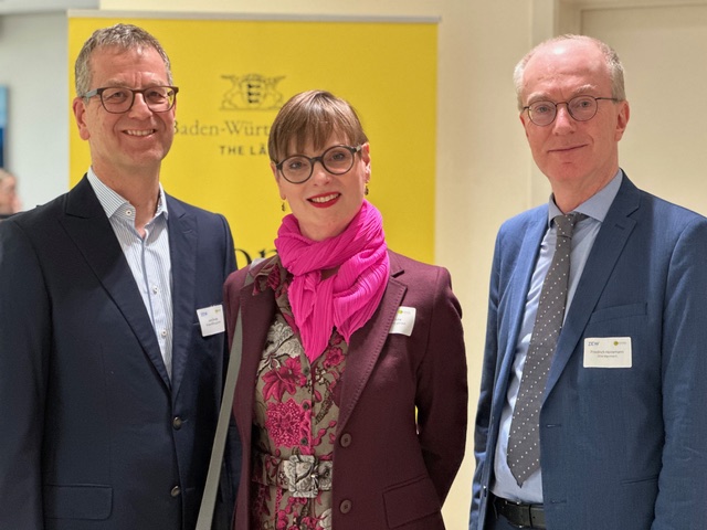 FOTO VON KARIN UND JENS STRUBE UND PROD. HEINEMANN (ZEW) BEI DER LUNCH DEBATE IN BRÜSSSEL